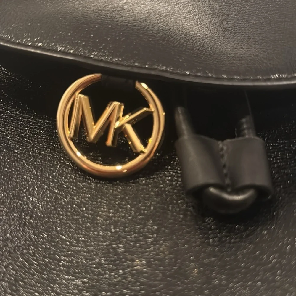 MICHAEL KORS MK LEATHER BLACK MEDIUM BACKPACK